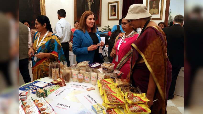 Visa sued; PIN payments prefferred over signs: Walmart