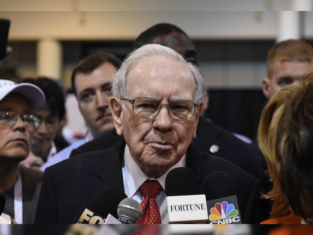 Warren Buffett buys stake in Apple
