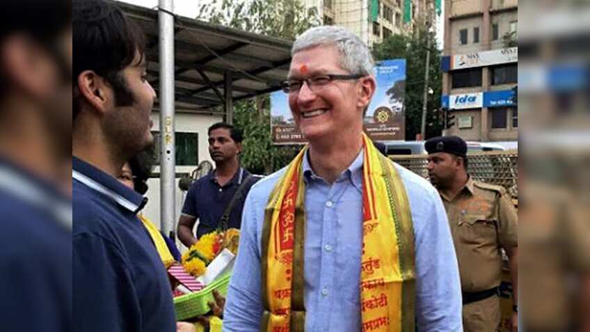 Apple chief Tim Cook meets ICICI Bank CEO Chanda Kochhar
