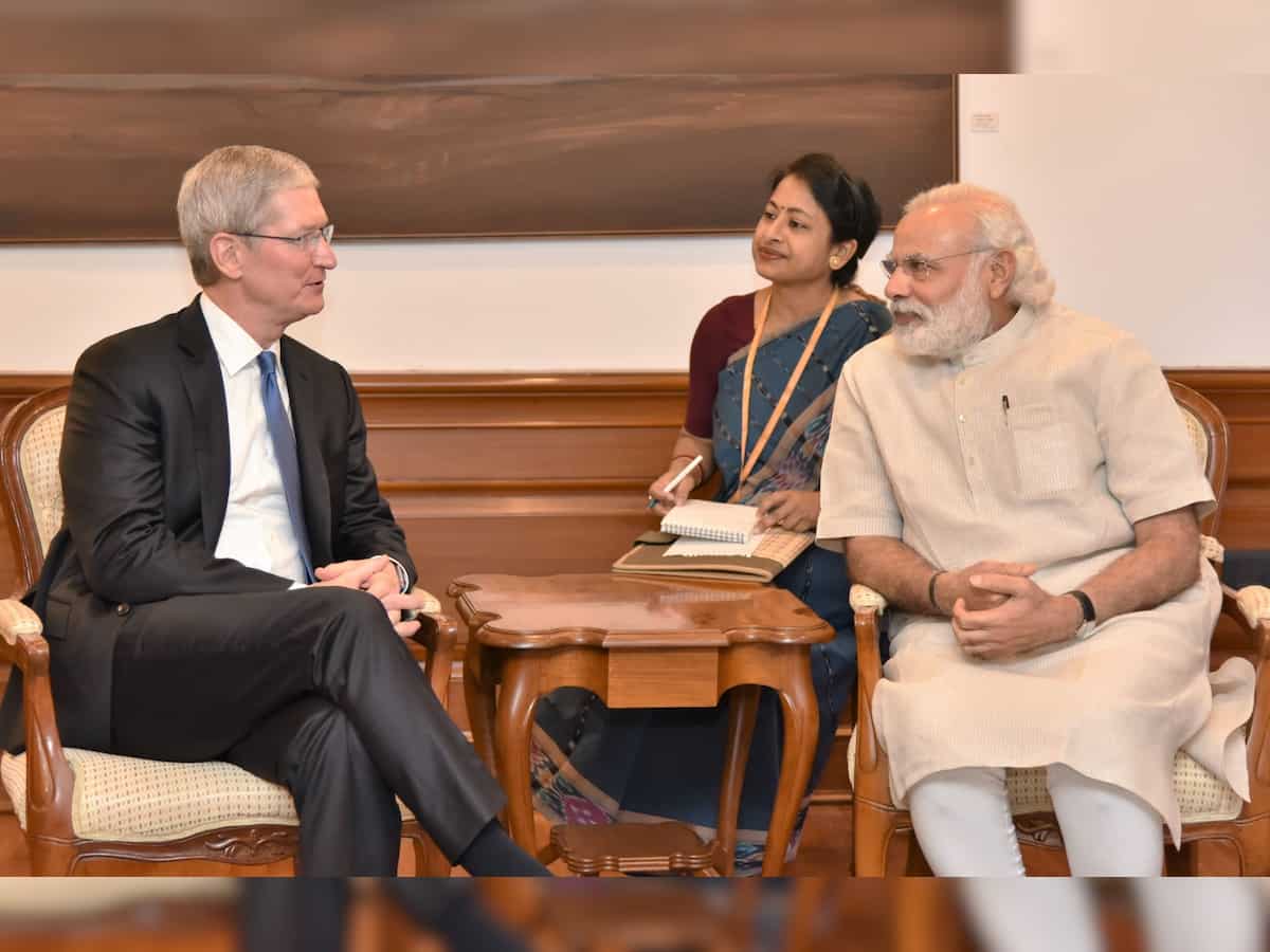 Apple&#039;s CEO Tim Cook meets PM Modi to