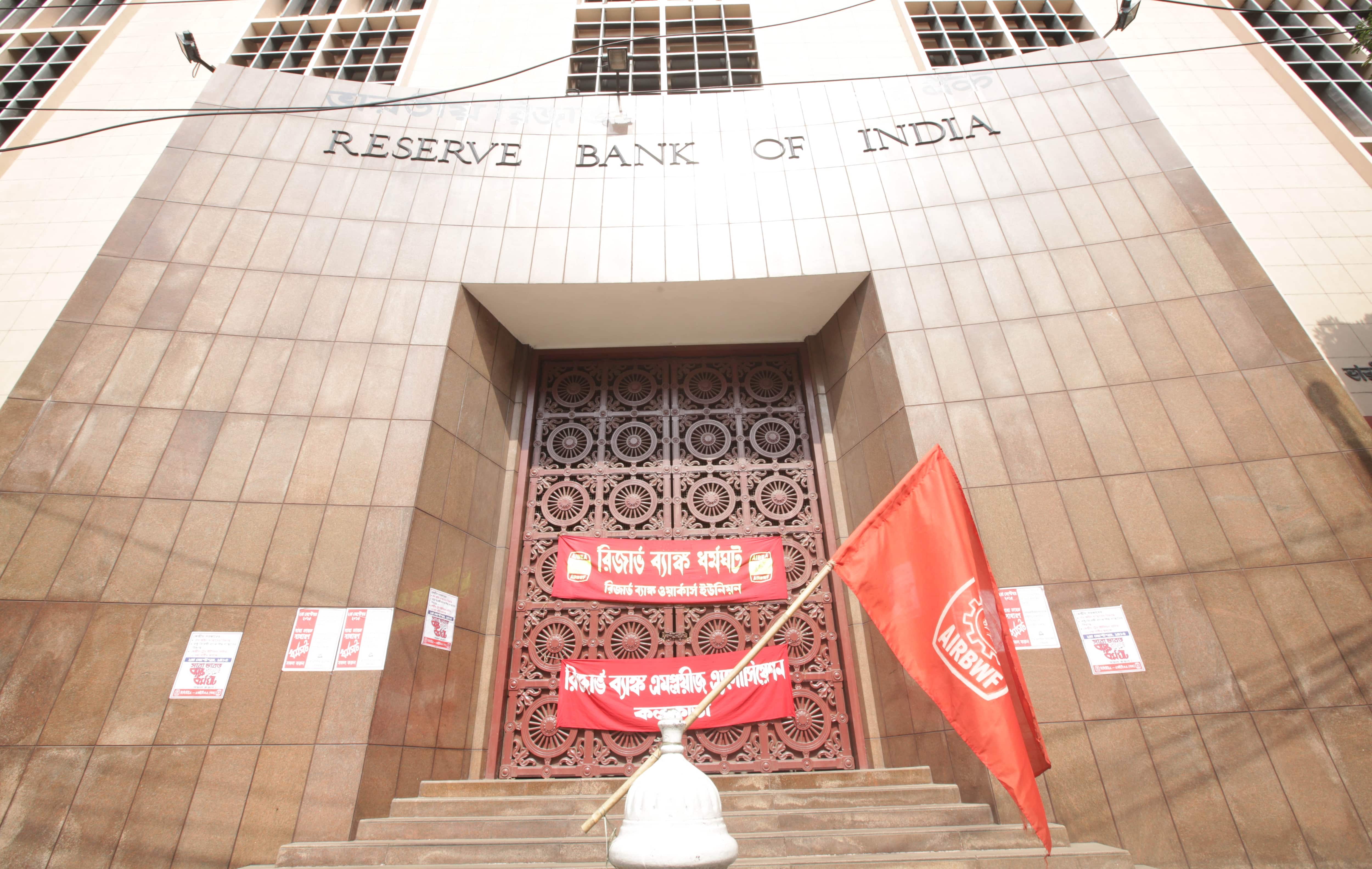 Jan Dhan Yojana accounts more vulnerable to frauds: RBI warn banks