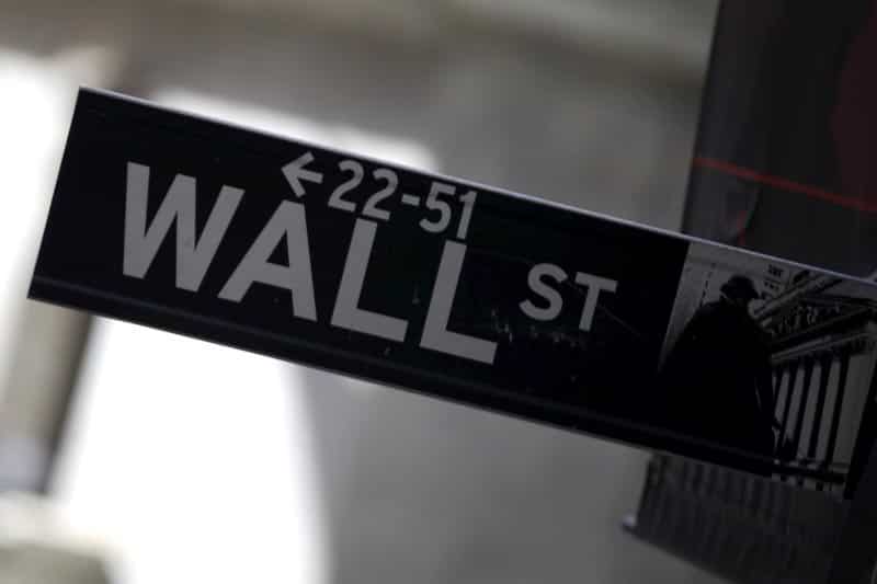 Apple rose 1.27% but fails to offset falling rates; Wall Street dips