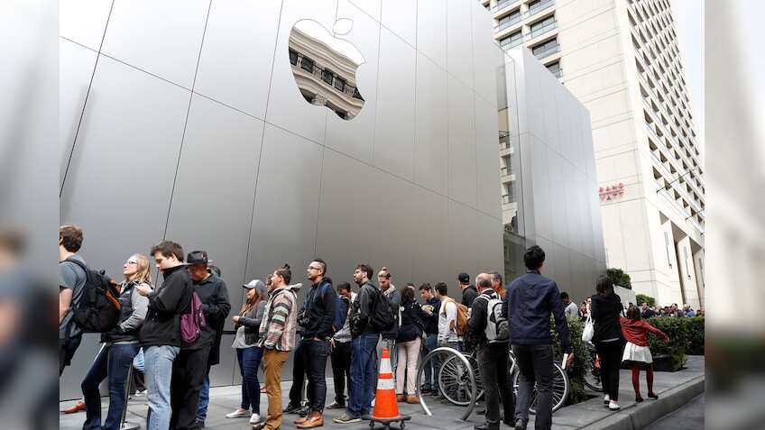 Apple explores charging stations for electric vehicles