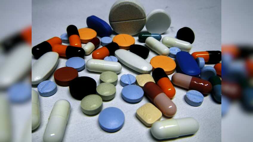 Dr Reddy's to buy eight ANDAs in US for Rs 2,300 crore