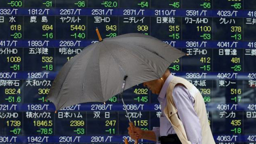 Asia stocks gain as Brexit fears ease slightly; pound surges