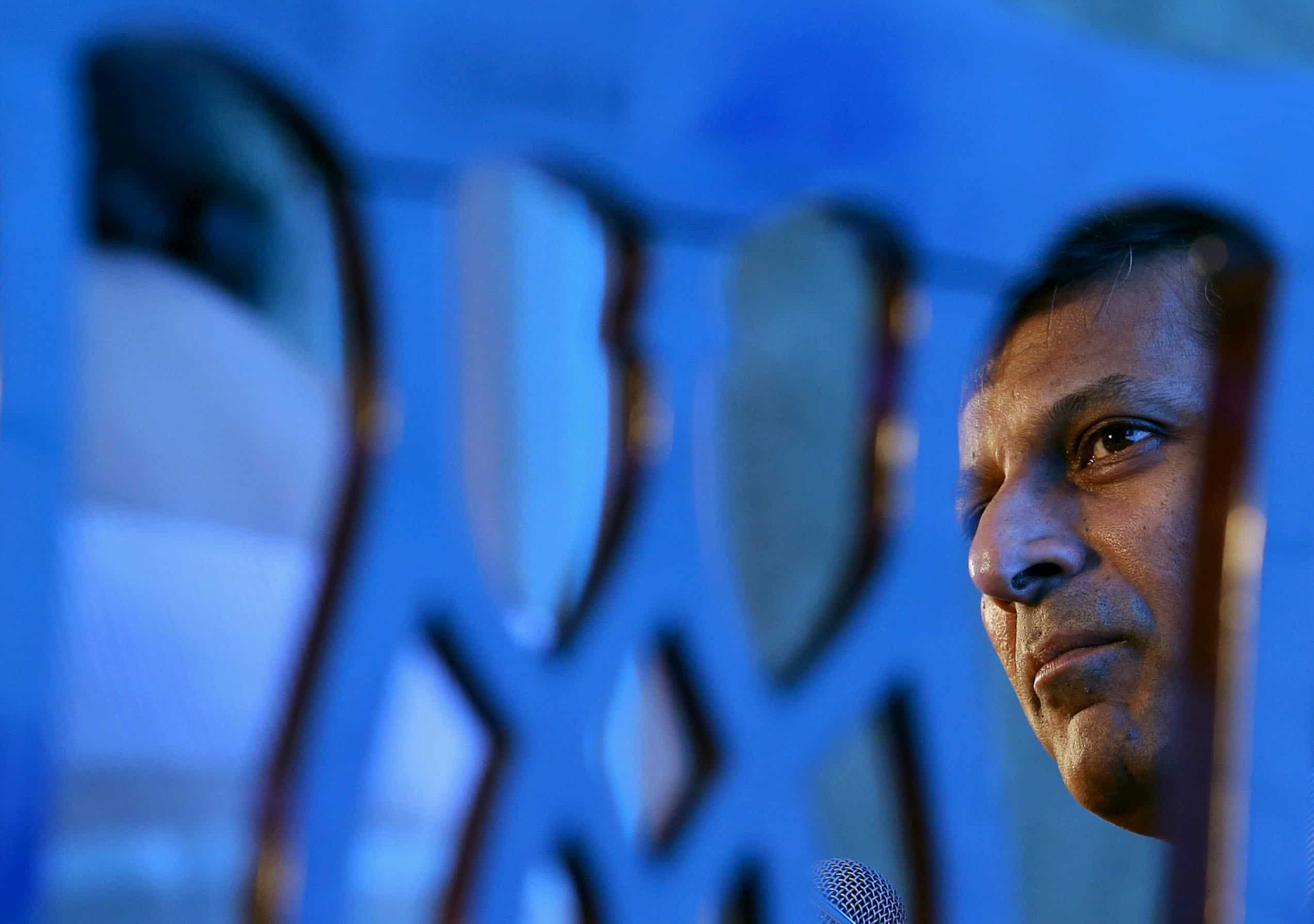 Rupee plummets 61 paise to dollar on Rajan's exit as RBI governor