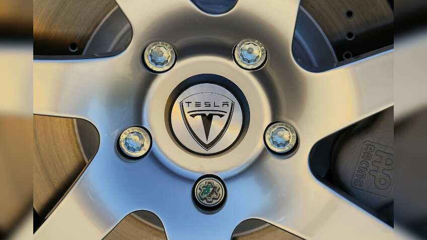 Tesla Motors offers nearly $3 billion for SolarCity 