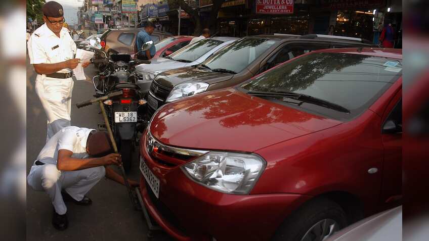 Fitch keeps 'stable' outlook for auto sector on lower costs