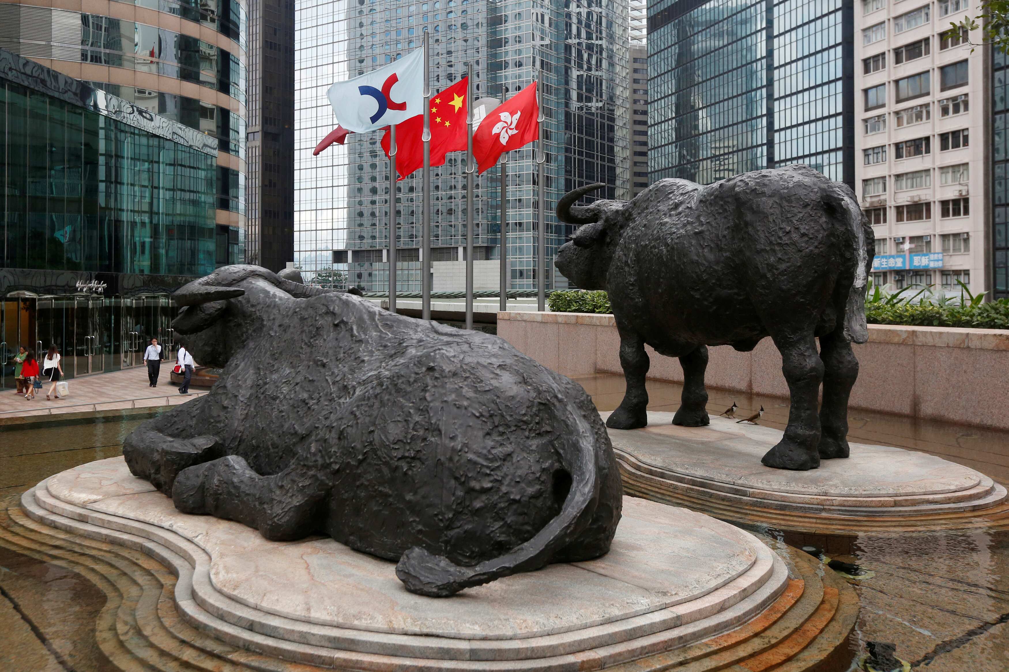 Asian stocks recover losses from Brexit; pound under pressure