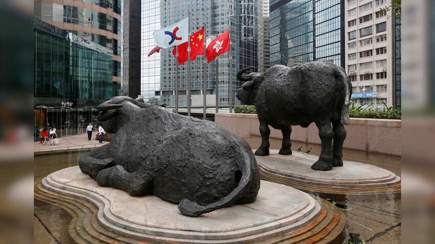 Asian stocks recover losses from Brexit; pound under pressure