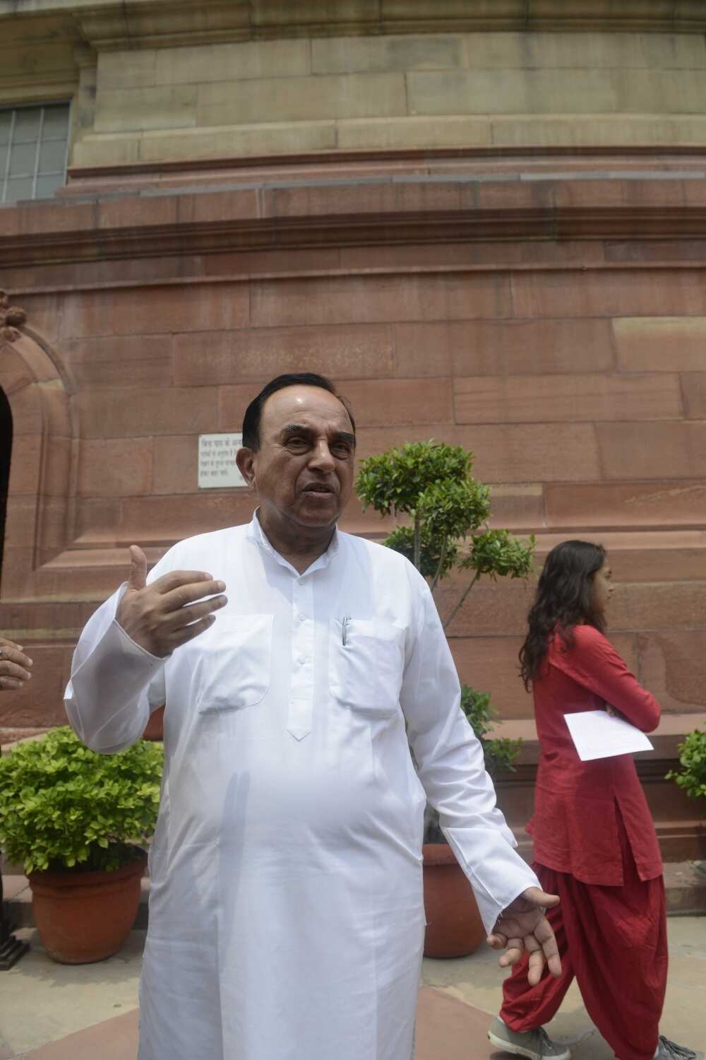 Is Subramanian Swamy still trying to corner Rajan?