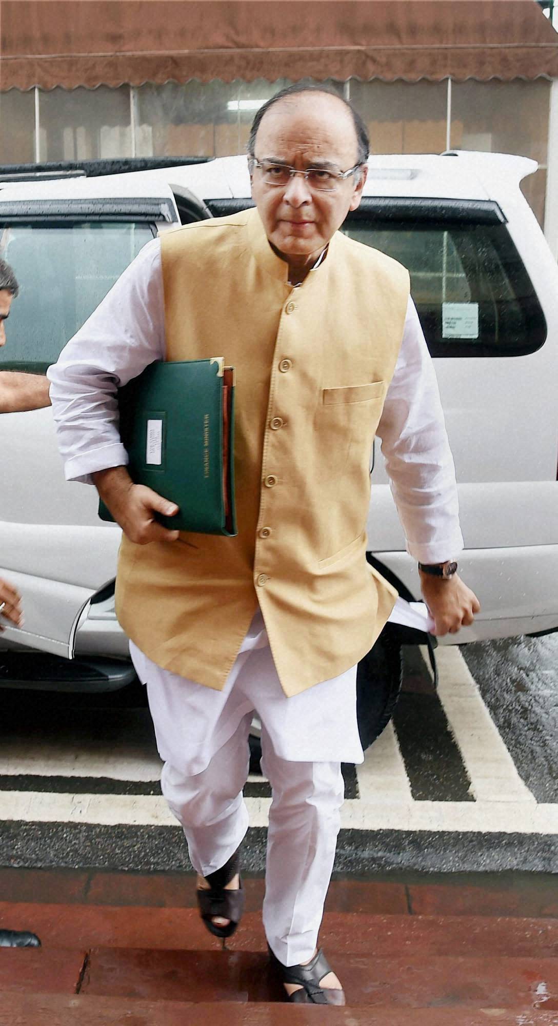 Watch top 5 stories of this night; Govt to table GST Bill in Rajya Sabha on Aug 2 to Flipkart to slash 1,000 jobs