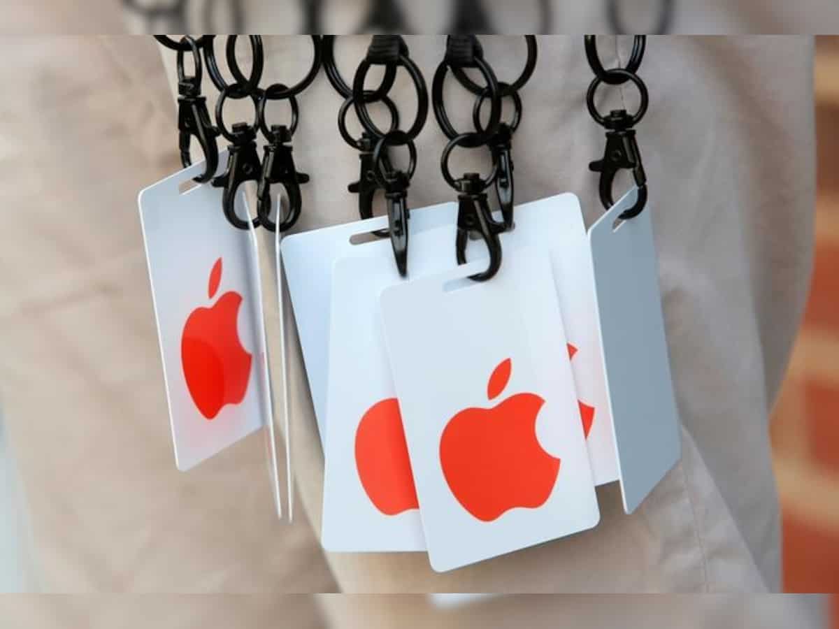 Apple Inc is threatening to crash Samsung`s expensive