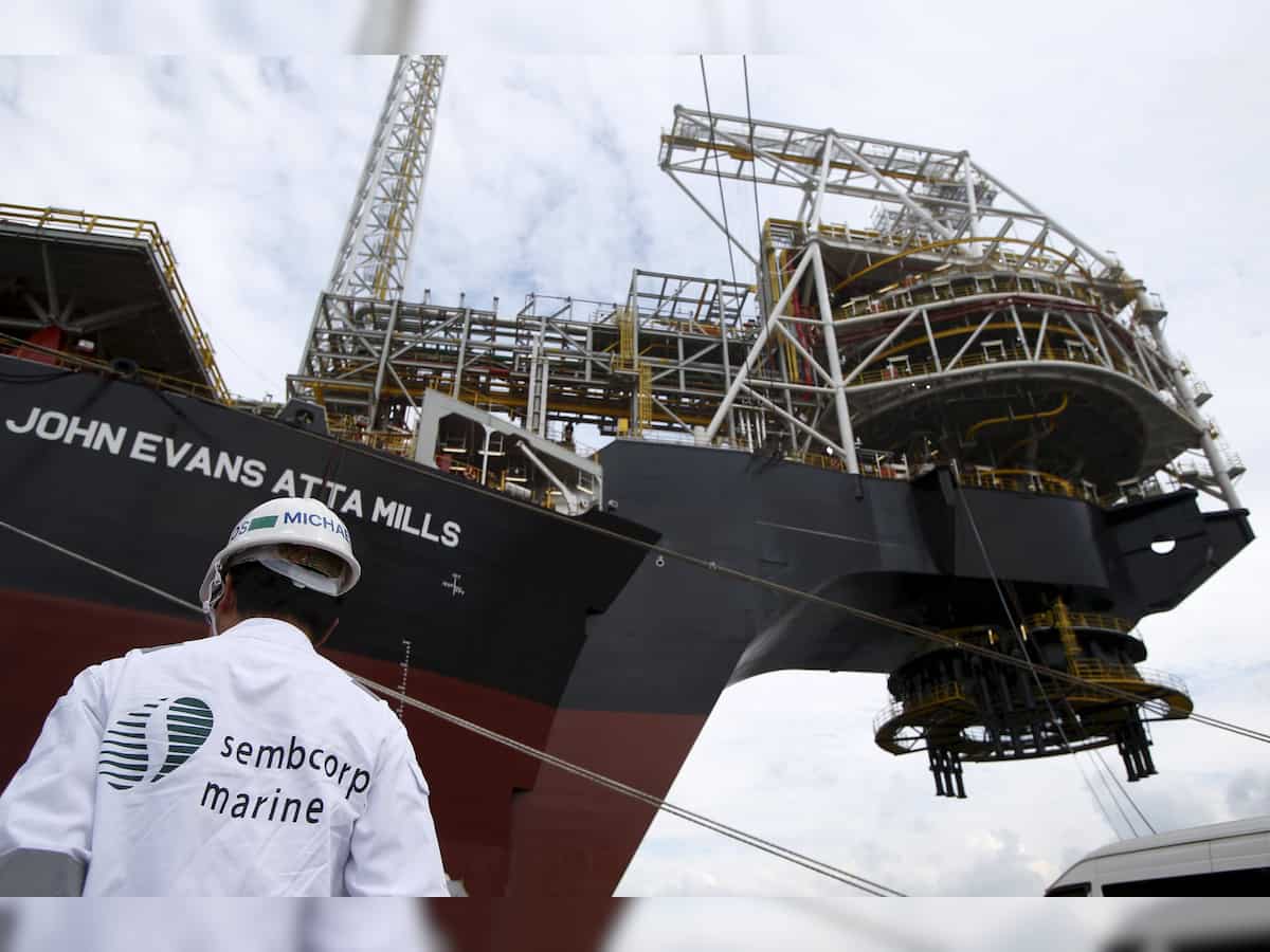 Oil falls on oversupply as calls for producer