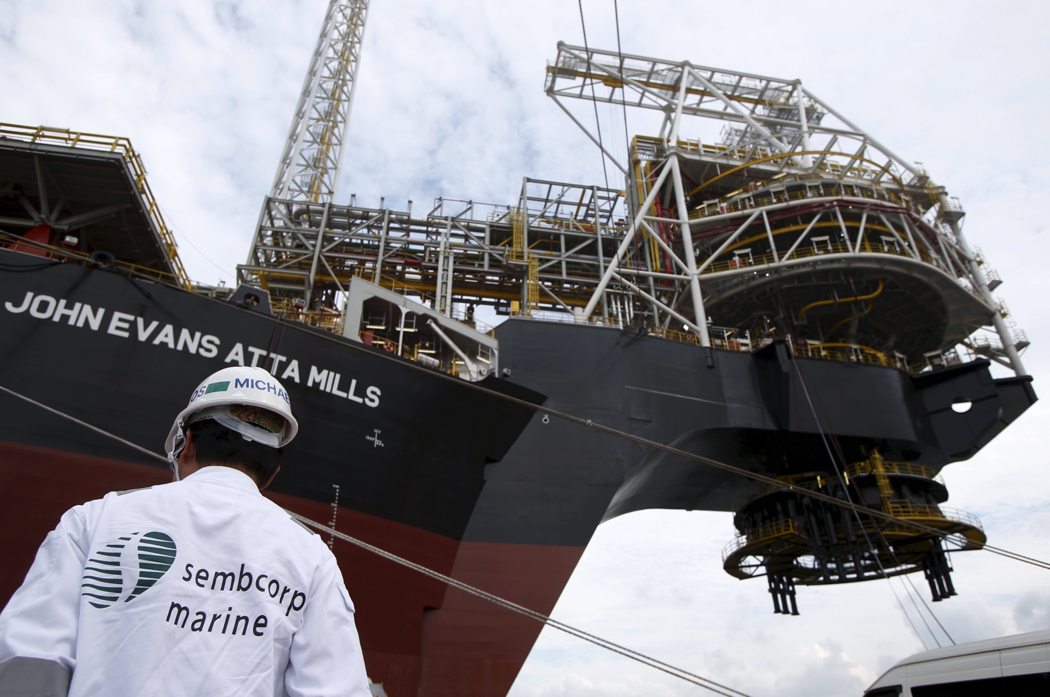 Oil falls on oversupply as calls for producer talks draw scepticism