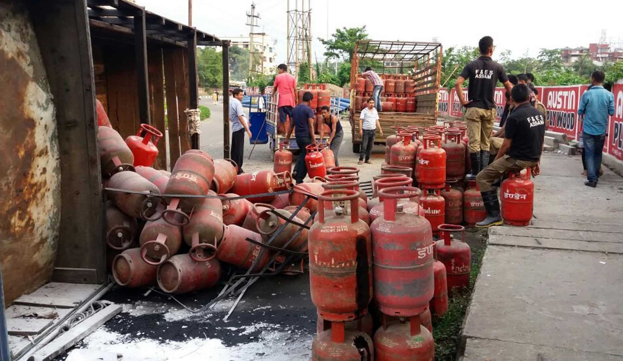  Govt’s PAHAL scheme hasn’t saved as much money as claimed, CAG says  