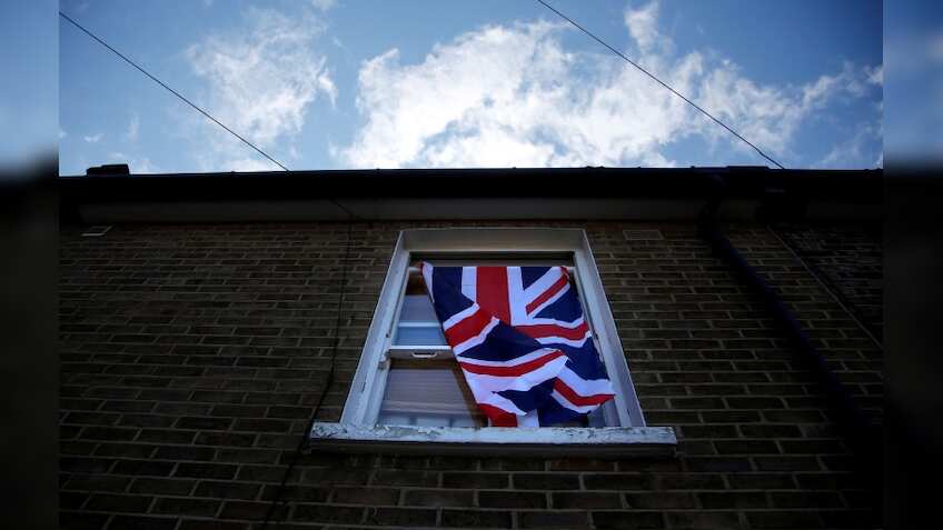 UK employers scale back hiring plans after Brexit vote 