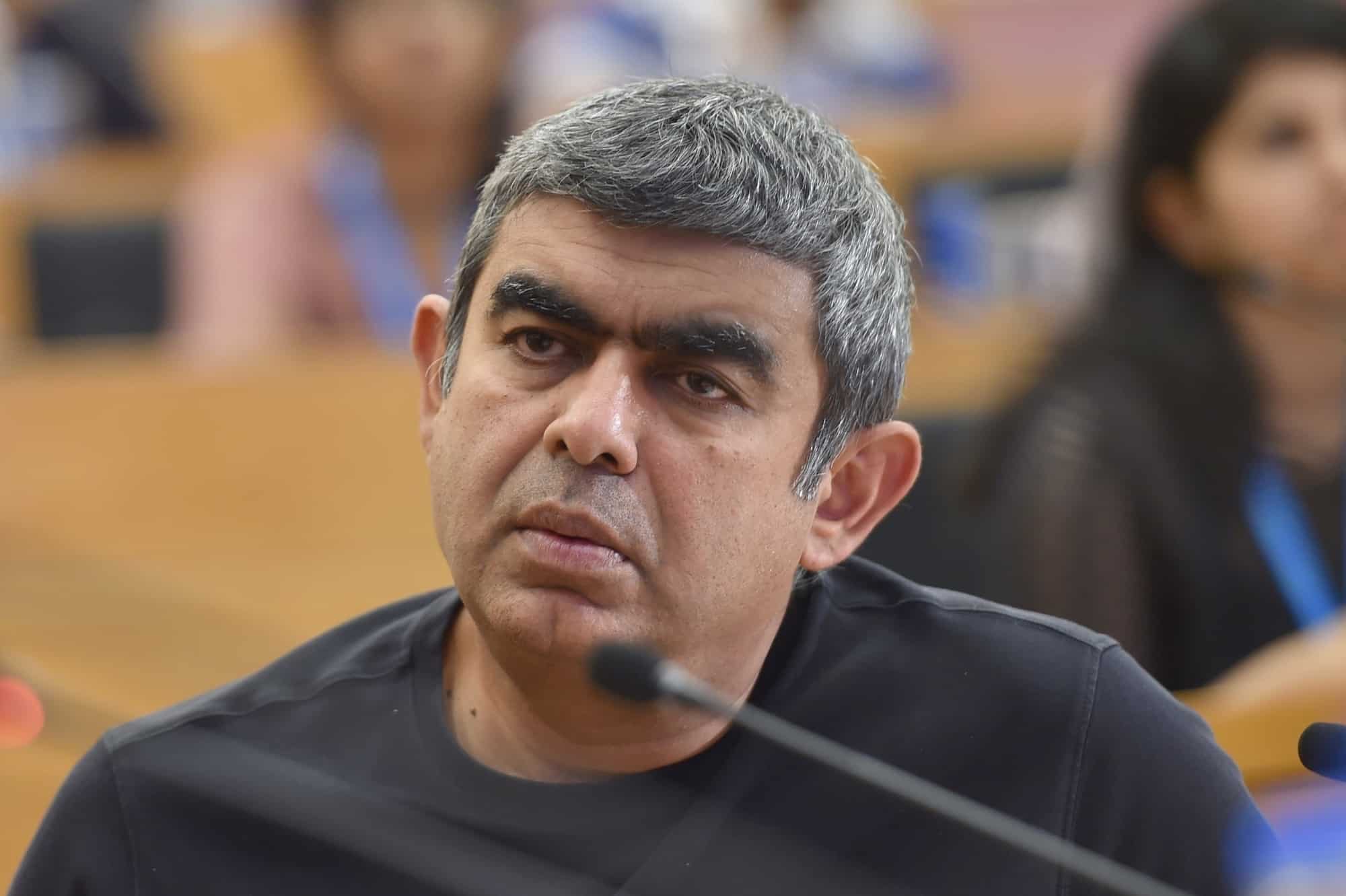  Infosys falls 2% as RBS deal cancellation weighs heavy