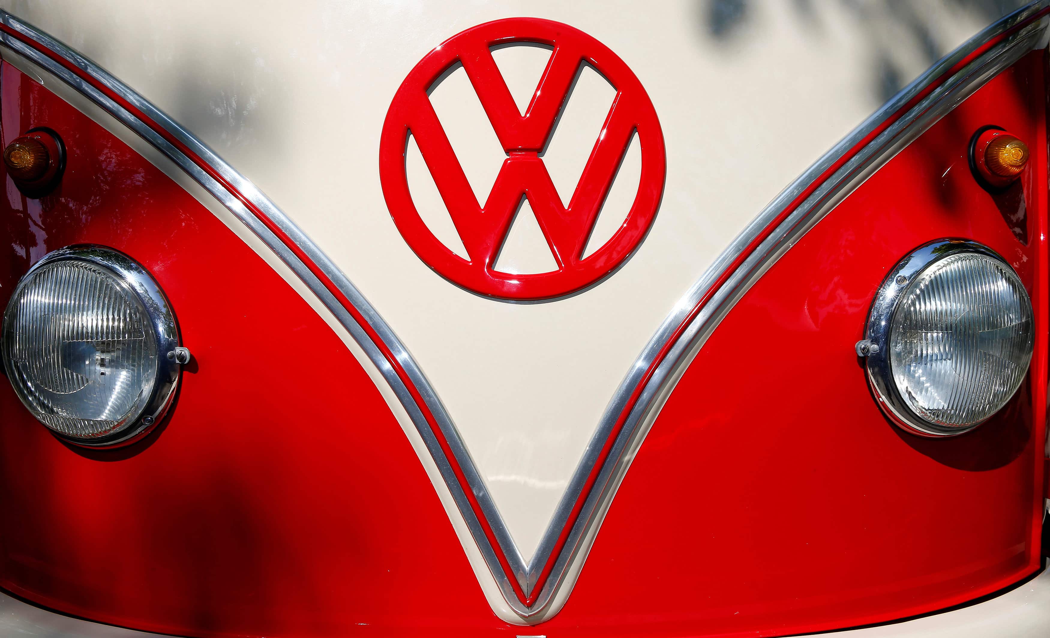 Volkswagen eyes deals to boost its self-driving car plans