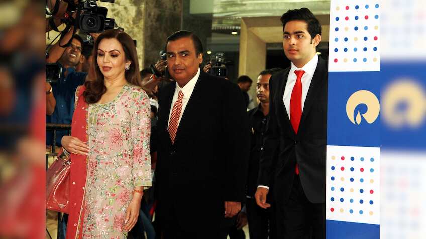 WATCH: Top 5 stories of this night; From Mukesh Ambani unveiling Reliance Jio plans to GM India recalling 22,000 Chevrolet Cruze