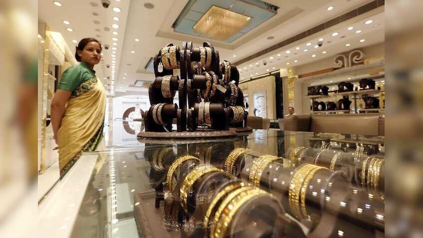Organised jewellery retailers to witness 10-12% revenue growth in FY17: India Ratings 