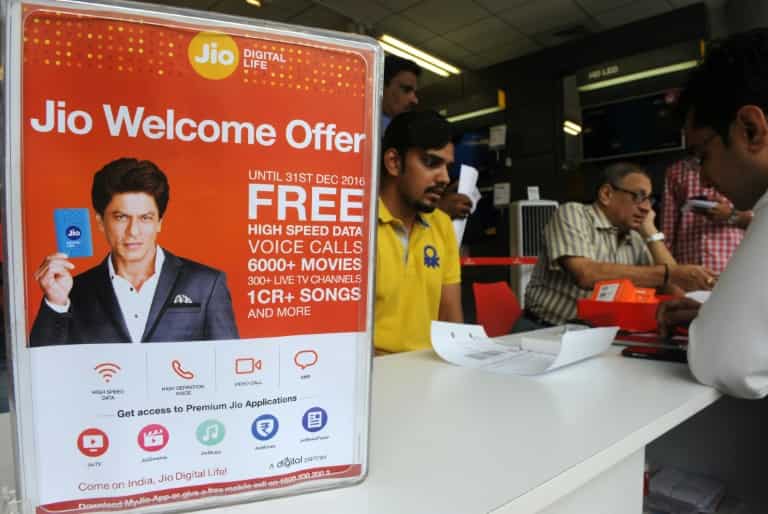 Mobile price wars as Mukesh Ambani pledges free 4G