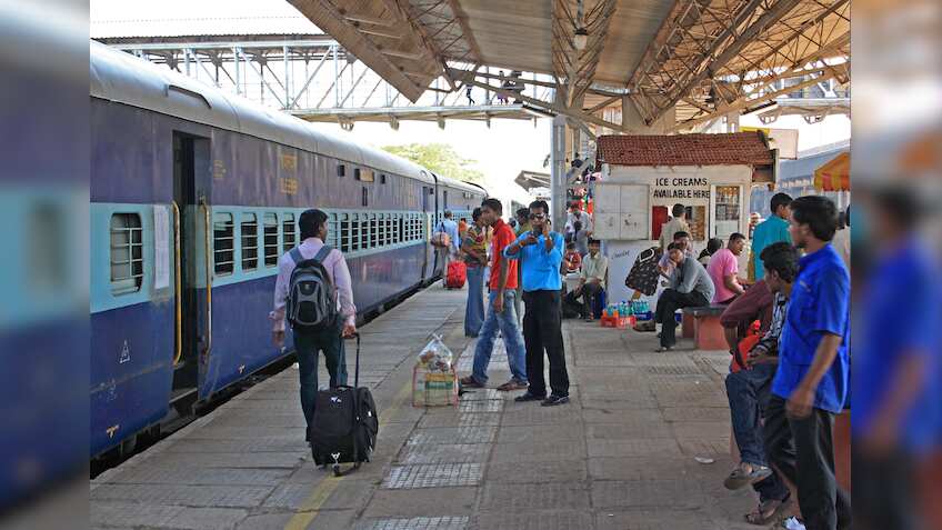 IRCTC brings new catering policy from Ministry of Railway