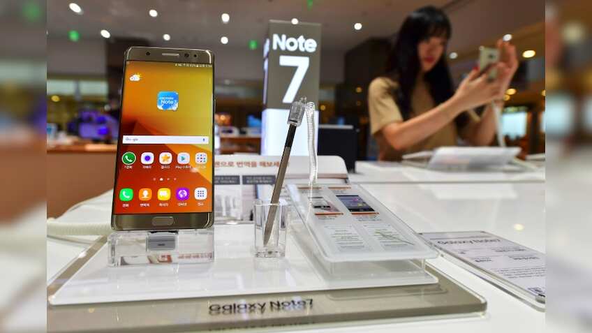 Samsung shares plunge over smartphone explosion debacle
