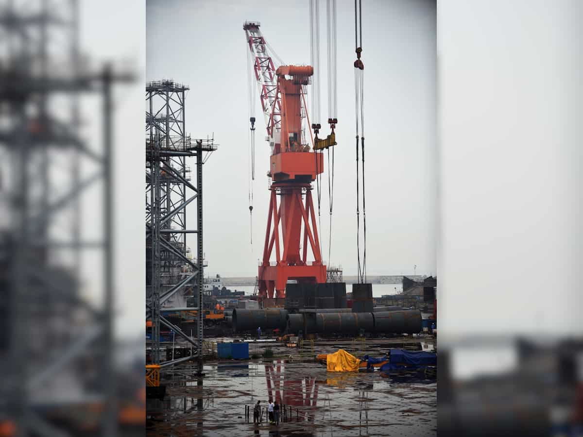 OMCs&#039; free-cash flow to remain negative on high