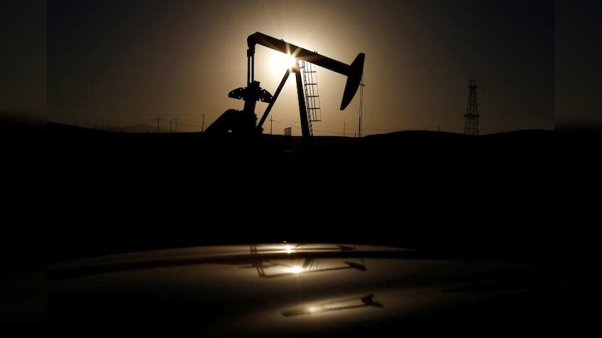 Oil prices drop on returning Libya, Nigeria supplies