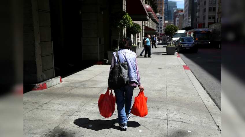 As divided Fed meets, economic data favor standing pat