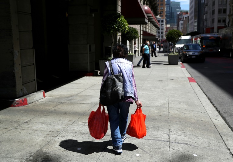 As divided Fed meets, economic data favor standing pat