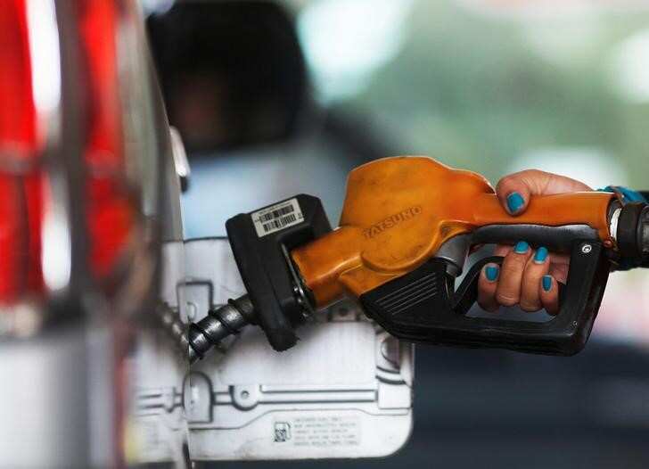 Russia aims to keep oil output around current level after OPEC deal