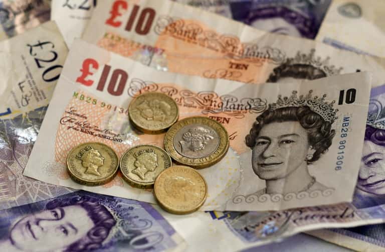 Pound slumps to 31-year low versus dollar