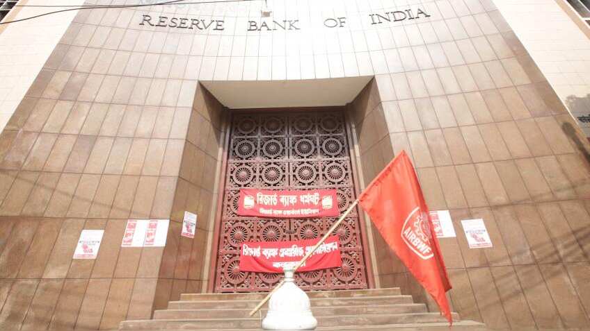 Overall business sentiment for Q3FY17 unchanged: RBI Outlook Survey