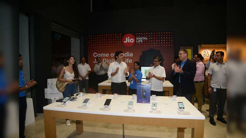 Reliance Jio rolls out special offer with launch of Apple iPhone 7 in India