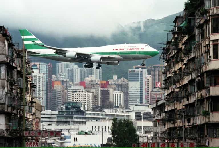 Cathay Pacific flies Boeing 747 over Hong Kong one last time