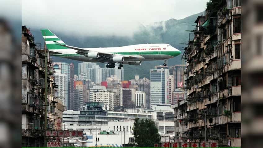 Cathay Pacific flies Boeing 747 over Hong Kong one last time