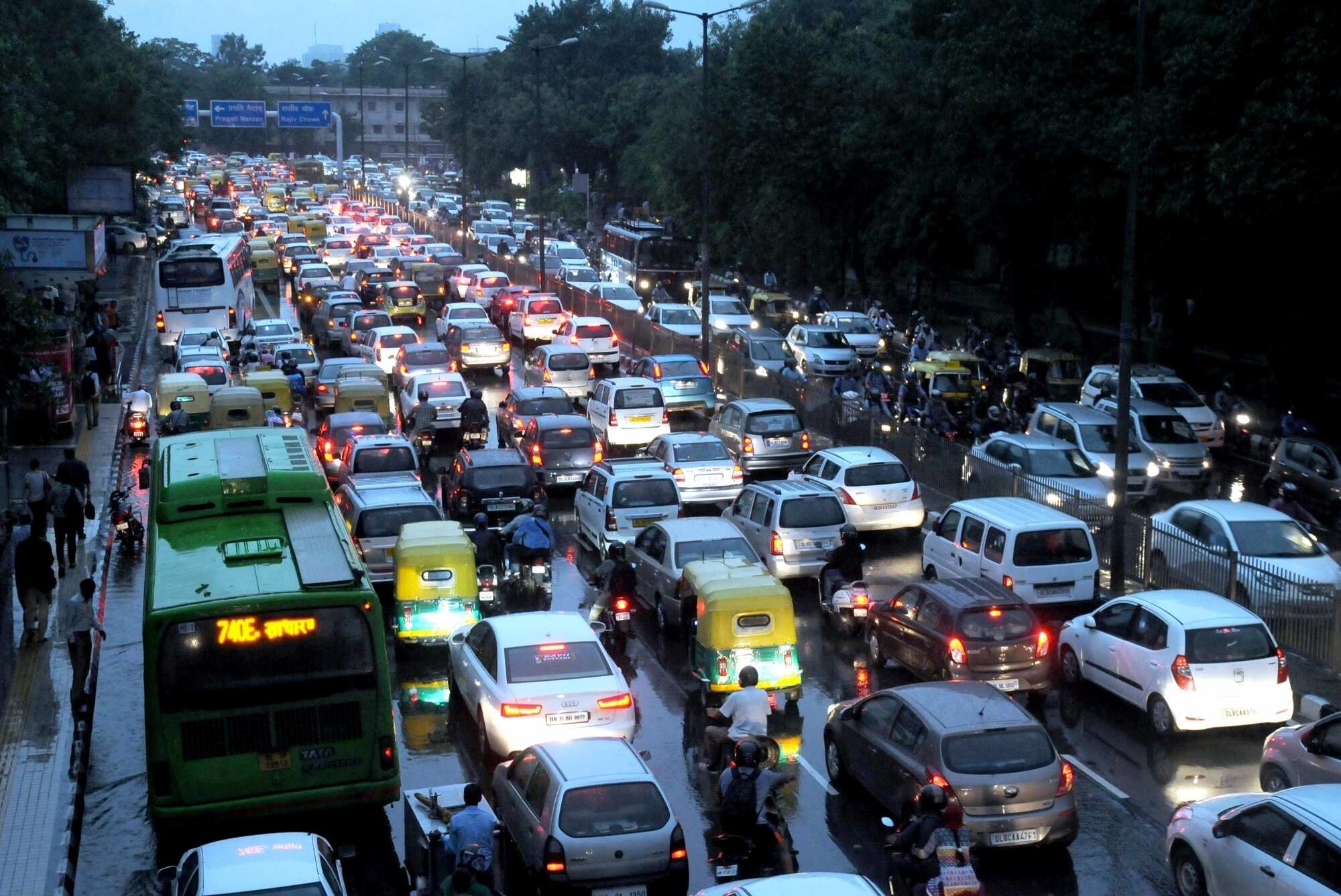 Festive demand, Pay Commission to boost auto sector's second quarter  numbers