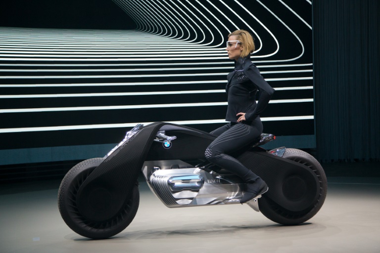 BMW presents its self-balancing motorcycle of the future