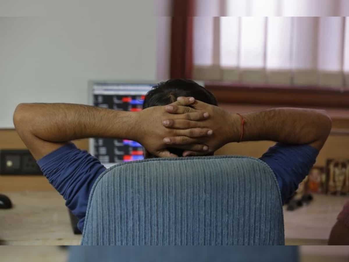 Sensex falls over 300 points as heavyweights tumble