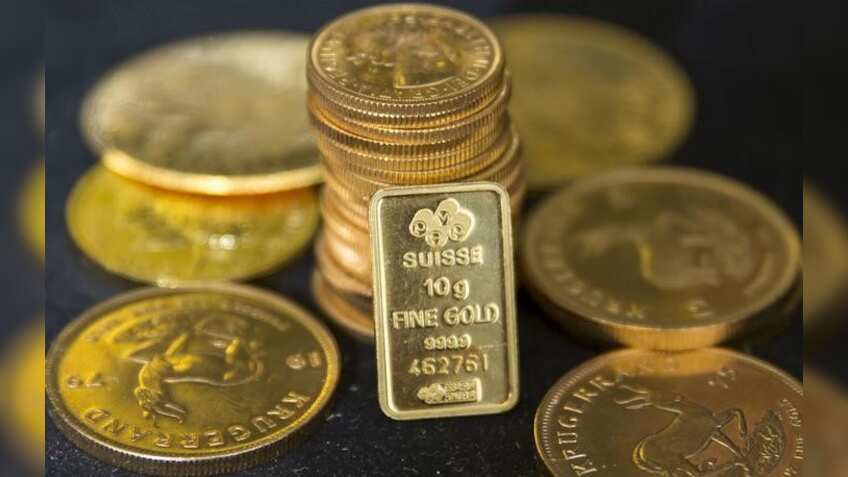 Gold treads water, possible U.S. rate hike in focus