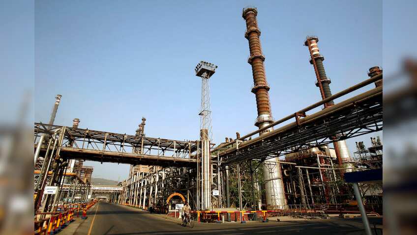 India's oil demand drops in September as prices rise to year's high