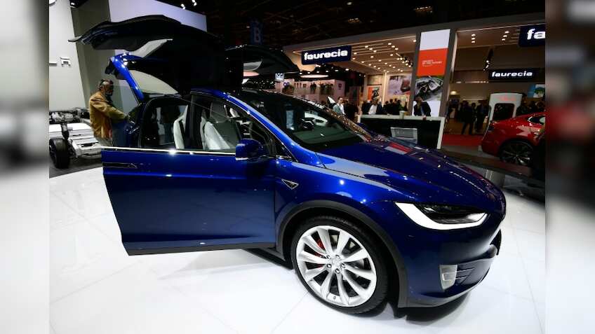 Tesla to build self-driving tech into all cars