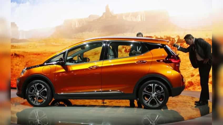 GM cautiously ramps up Bolt electric car production