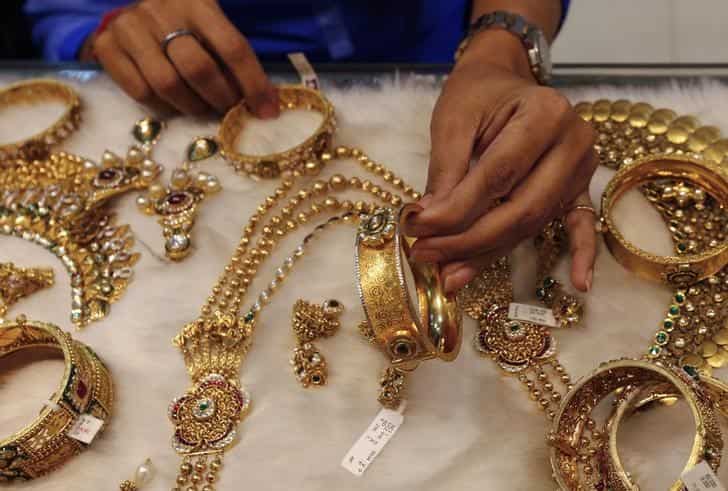 Buyers head to market for gold; prices zoom Rs 34000/10 gms