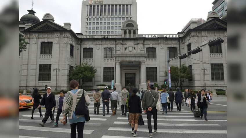Scandal-hit South Korea keeps rate at record low