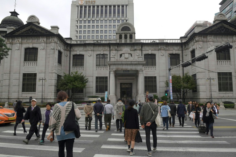 Scandal-hit South Korea keeps rate at record low
