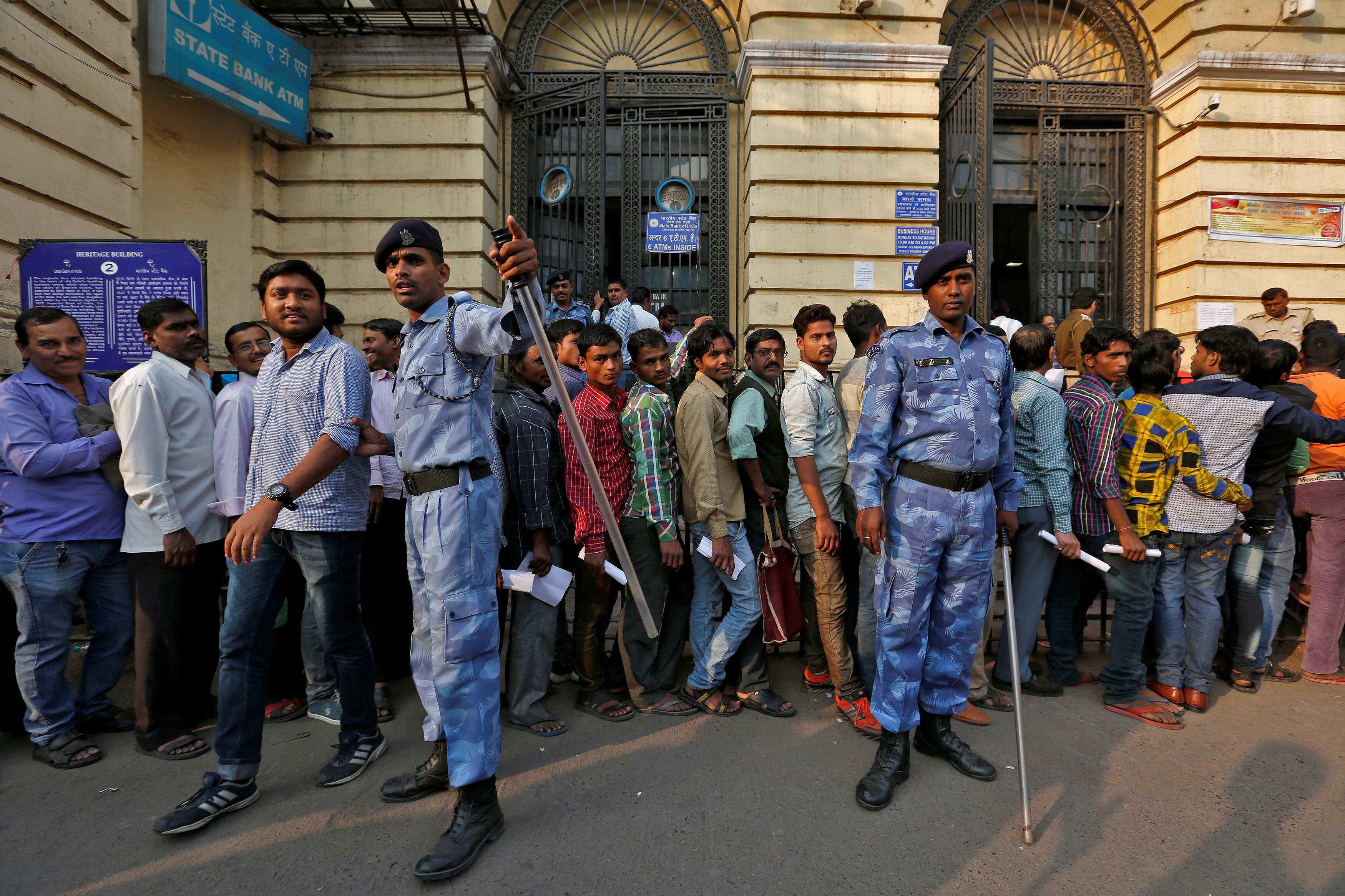 Demonitisation aftermath: Chaos grows, queues get longer at banks
