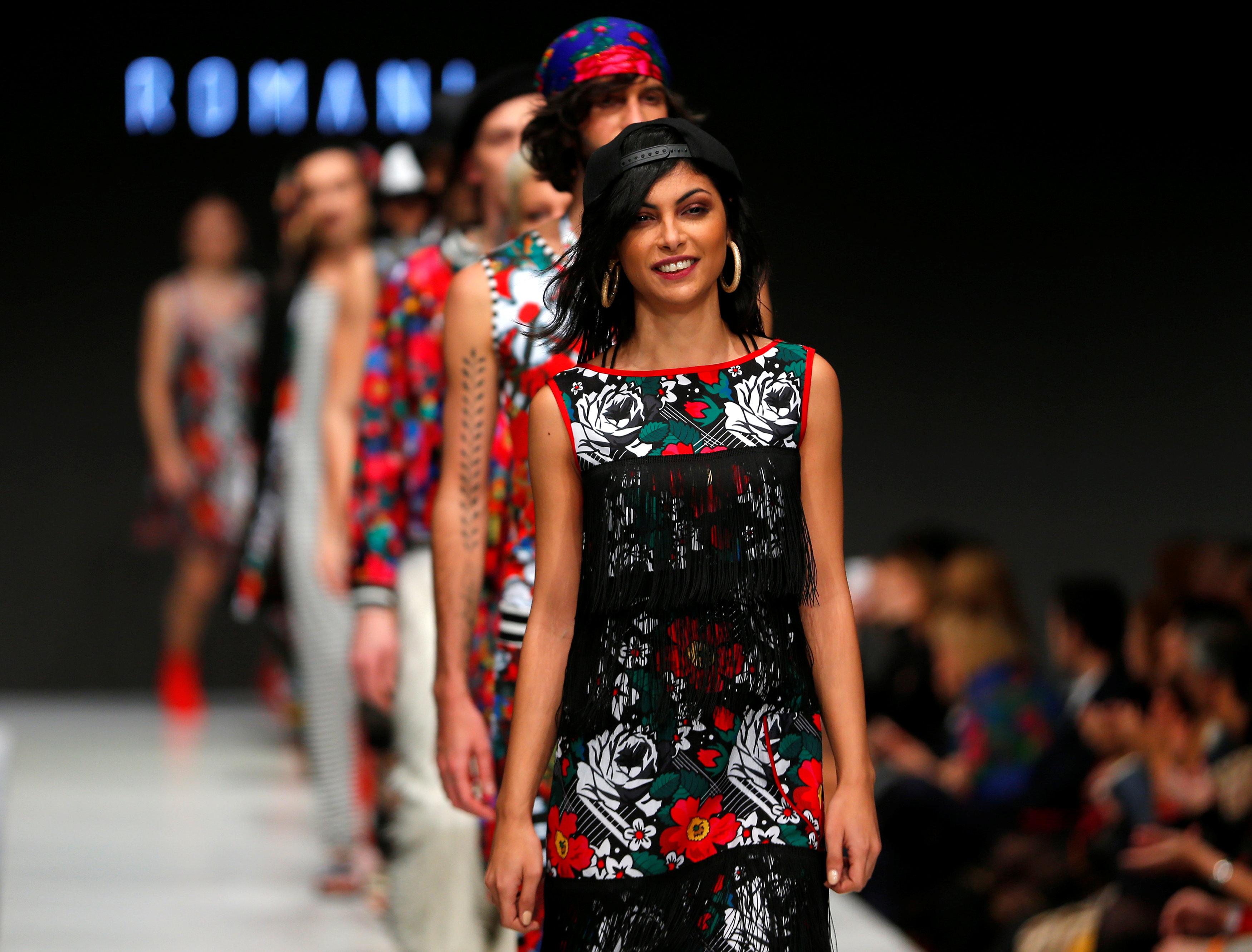Indians flock to buy branded apparel; cast out new entrants, online retailers